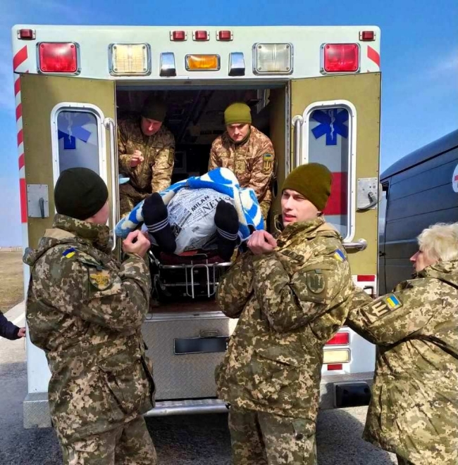 Из Харькова раненых военнослужащих перевезли в госпитали Киева и Винницы (ФОТО)