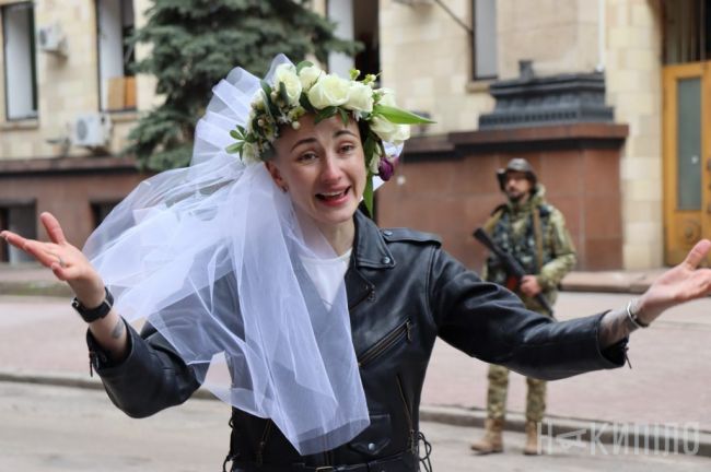 Найщасливіший день під вий сирен: у Харкові — весілля