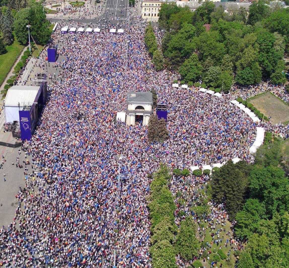 В Кишиневе прошел огромный митинг в поддержку европейского курса страны