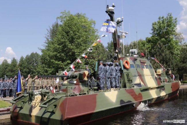 ВМС ЗСУ поповнилися малим броньованим артилерійським катером «Буча»