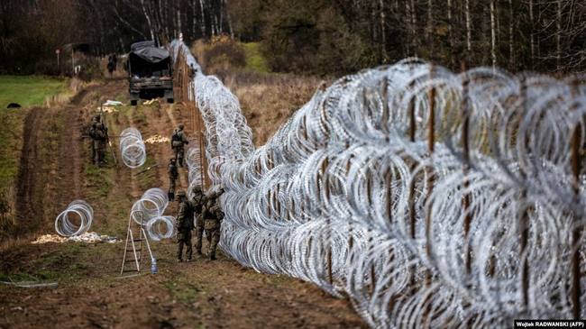 Польша может полностью закрыть границу с Беларусью из-за «вагнеровцев»
