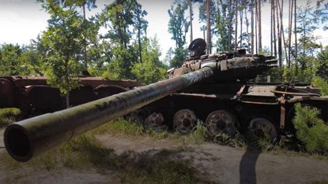 Іржавий слід війни. Куди зникають підбиті російські танки?