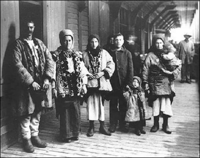 Перші два українських поселенці в Канаді