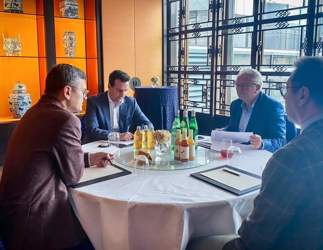 Министр иностранных дел Украины Дмитрий Кулеба встретился с главой немецкого оборонного концерна Rheinmetall