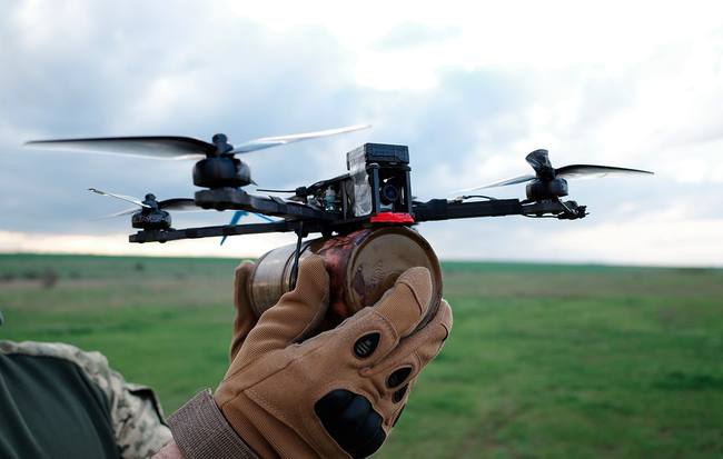 Окупанти раніше за Україну зрозуміли важливість дронів у війні нового типу, і поставили виробництво на потік — Reuters