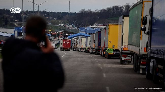 ЄС може покарати Польщу за блокаду фур на кордоні з Україною