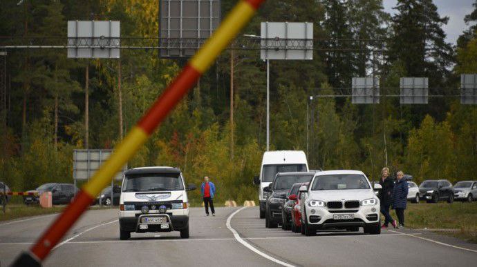 Финляндия закрывает 4 пункта пропуска на границе с рф