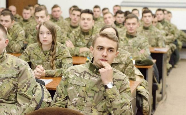 З 2024 року студенти проходитимуть курси військової підготовки у вишах