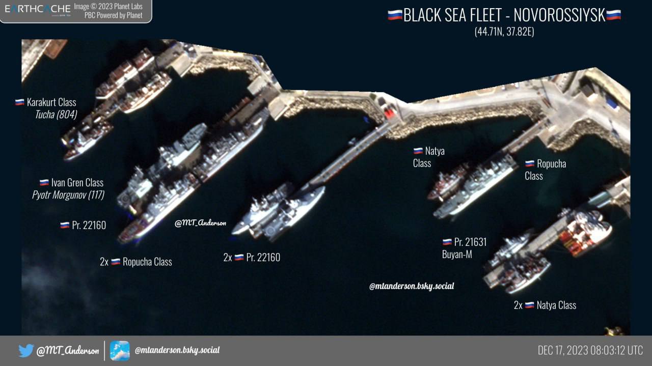 Черноморский флот перебазировал в Новороссийск почти все свои большие корабли