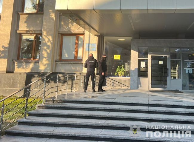 Правоохоронці провели обшуки в Ужгородській міській раді