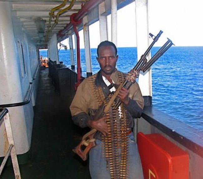 Напади хуситів на судна можуть сприяти поверненню сомалійських піратів — Bloomberg