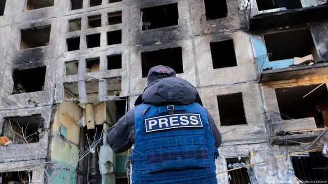 Более 100 журналистов пострадали во время освещения войны в Украине