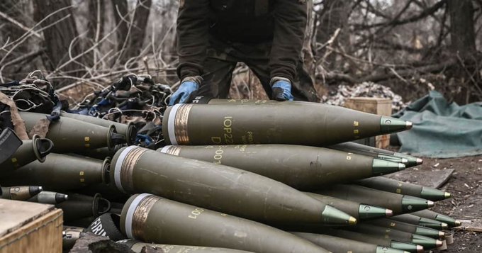 Західній коаліції країн вдалось зібрати кошти для закупівлі 300 тисяч артилерійських снарядів для України