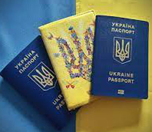 росіяни купують фейкові українські паспорти: скільки вони платять, щоб стати українцями