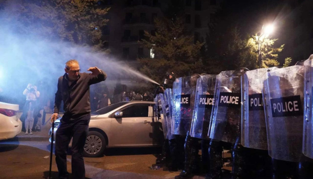 Протести в Грузії: силовики побили журналістів та демонстрантів, затримали 11 учасників