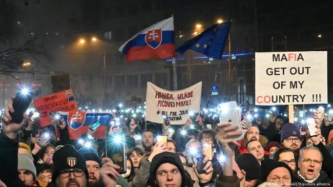 Попри позицію уряду: словаки збирають гроші на снаряди Києву