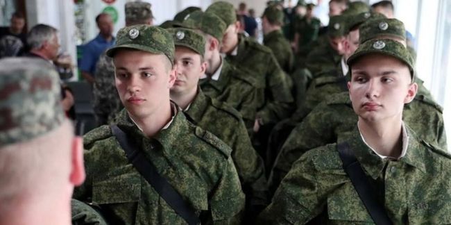 російські загарбники розпочали призов на строкову службу молоді на тимчасово окупованих територіях Запоріжжя