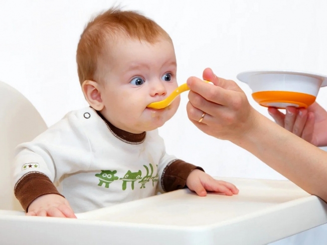 Що можна їсти і пити дитині в 1 рік