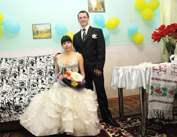 В Харьковской колонии вышла замуж пожизненно заключенная (фото)