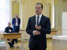 Дмитрий Быков: высмеял Медведева и выборы в Госдуму - Дмитрий Медведев, Единая Россияя