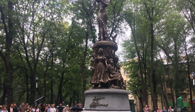 Харьков, Люся, «Кернессанс». Почему нас так бесит памятник Гурченко?