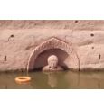 В Китае из воды появилась древняя статуя Будды