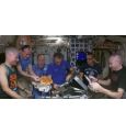Как космонавты готовили пиццу в невесомости (видео)