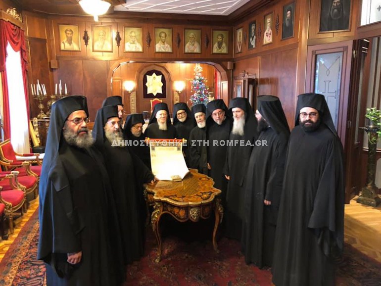 Члены Синода Вселенского патриархата подписали томос ПЦУ