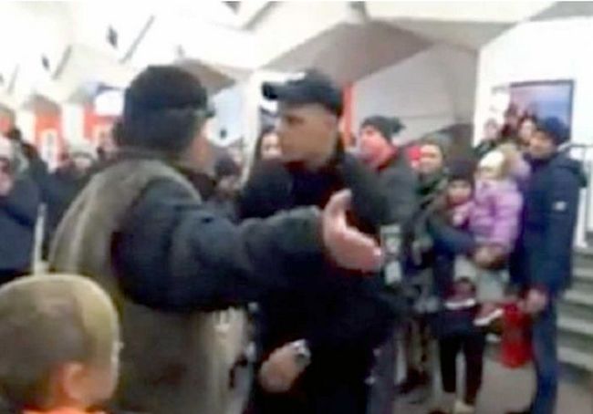 Колядники в метро спровоцировали в Харькове нешуточный скандал