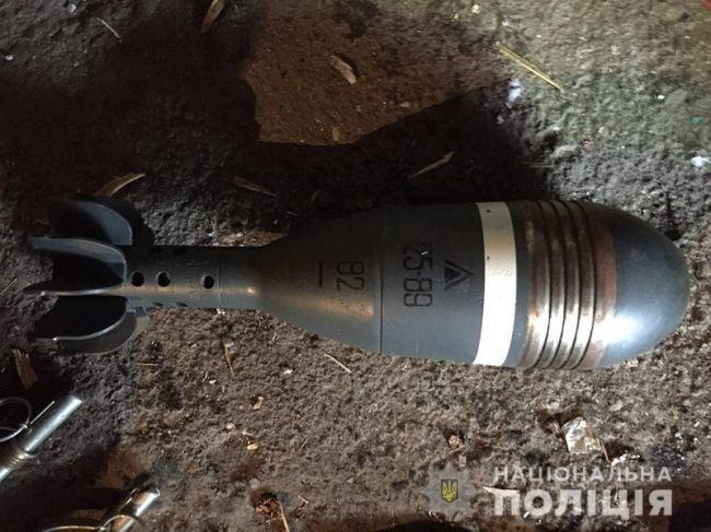 Полиция обнаружила в Донецкой области большой арсенал оружия и боеприпасов: ФОТО