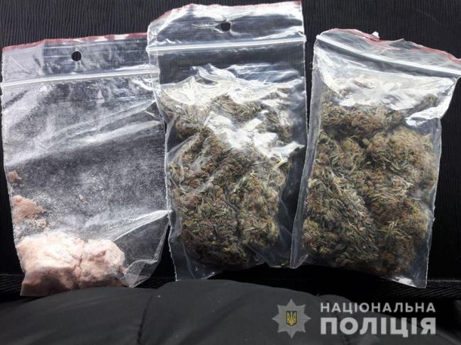 На Донеччині поліцейські ліквідували точку продажу наркотиків з місячним обігом більш ніж в 300 тисяч гривень