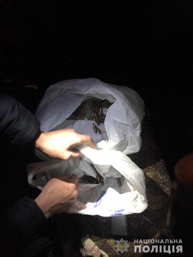 На Донеччині поліцейські ліквідували точку продажу наркотиків з місячним обігом більш ніж в 300 тисяч гривень