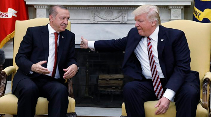 Трамп пригрозил разрушить экономику Турции , если она посмеет напасть на курдских коммунистов