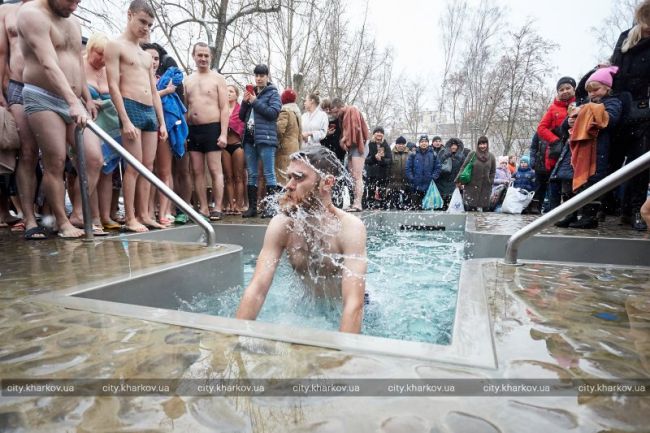 Крещение в Харькове: ФОТОРЕПОРТАЖ