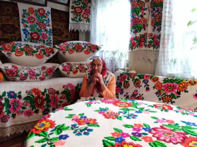 83-річна майстриня з Печеніжчини потрапила до книги рекордів