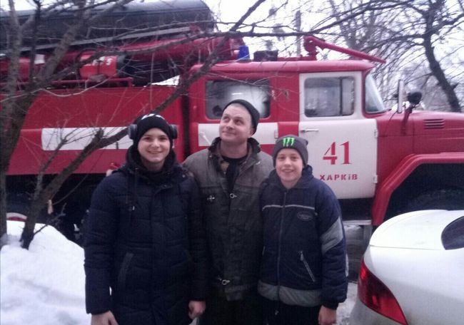 В Харькове школьников вызволили из ледовой ловушки