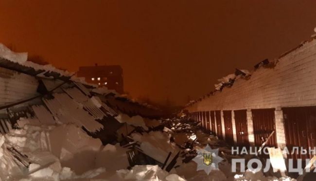 В Харькове снег обвалил несколько крыш. Есть пострадавшие (ФОТО)