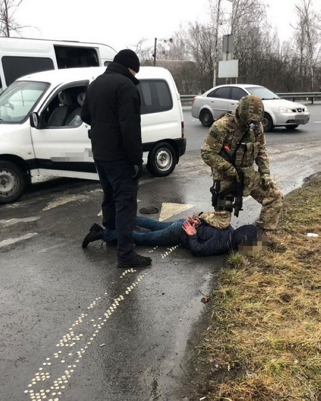 На Житомирщині СБУ блокувала незаконний збут зброї