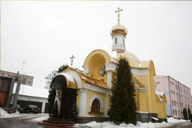 Что делает церковь Московского Патриархата на территории главка Нацполиции?