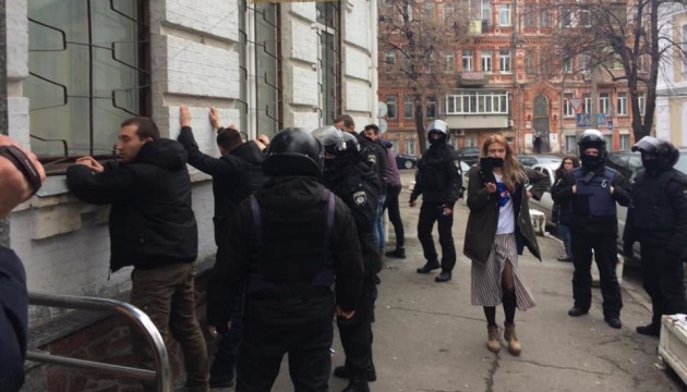 Штурм управления полиции в Киеве: трех правоохранителей забрала “скорая”