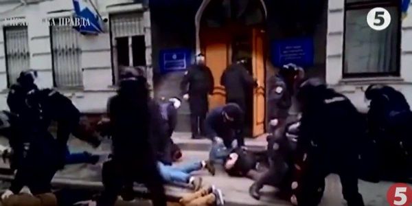 Це неприпустимо: керівник поліції Києва вибачився за приниження активіста правоохоронцем