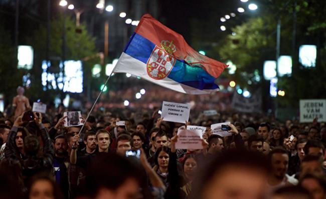 Под другом Путина Вучичем шатается кресло: в Сербии возобновились протесты