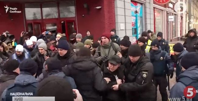Сутички в Києві: у поліції заявили, що затримані НА Подолі не мали стосунку до акції хто замовив Гандзюк