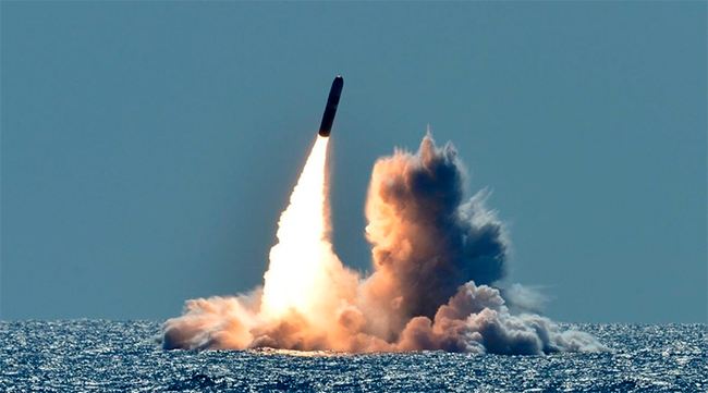 Адмирал США призывал действовать на опережение России. Франция имитировала ядерный удар