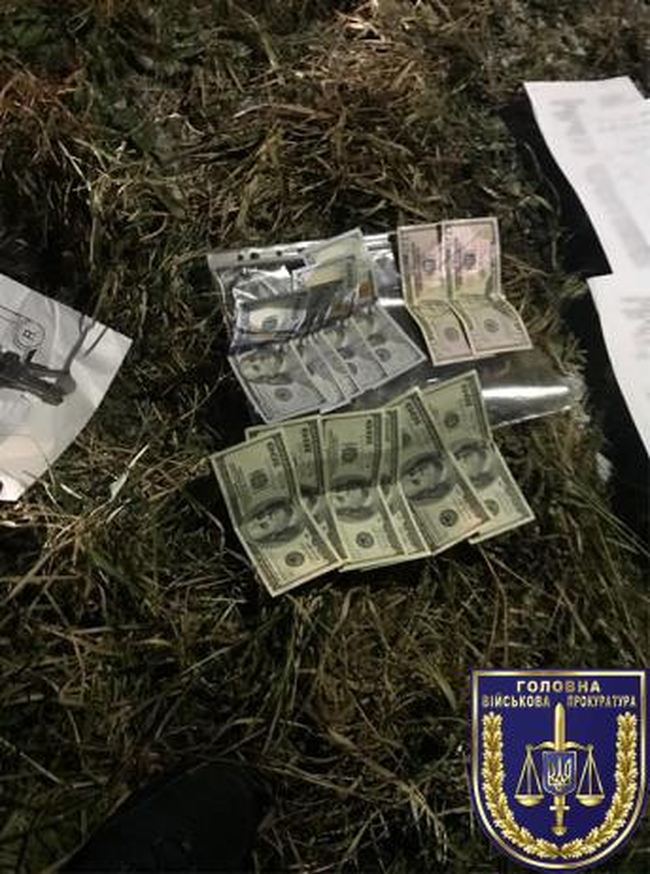 На Львівщині викрито інспектора патрульної поліції на отриманні 1 200 доларів США хабара