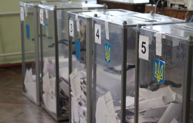 Миф о фальсификациях и самозванцы: путинский коктейль к украинским выборам