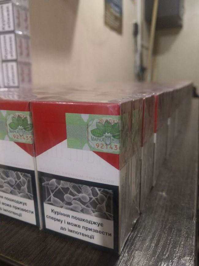 Прикордонники зі складу ООС виявили в автомобілі сигарети відомої марки «днрівського» виробництва
