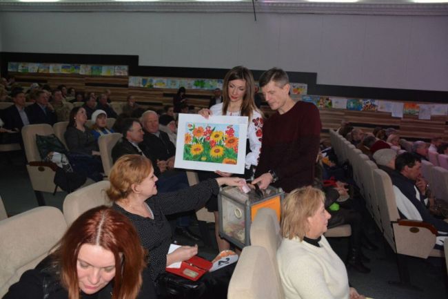 Діти Черкащини передали гроші від продажу власних малюнків родинам загиблих учасників ООС