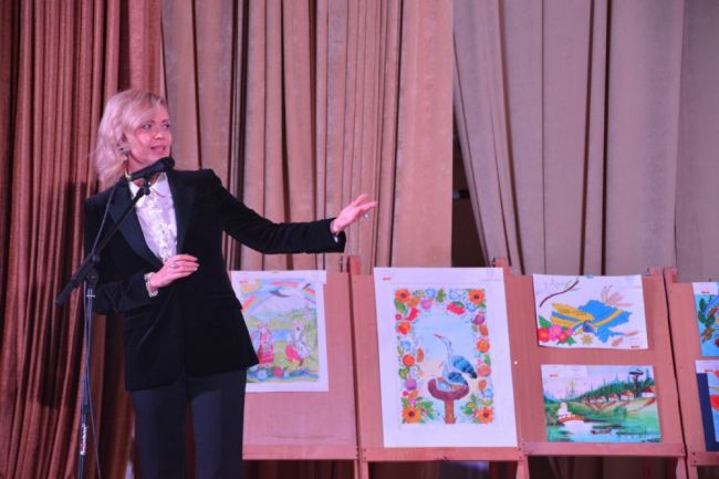 Діти Черкащини передали гроші від продажу власних малюнків родинам загиблих учасників ООС