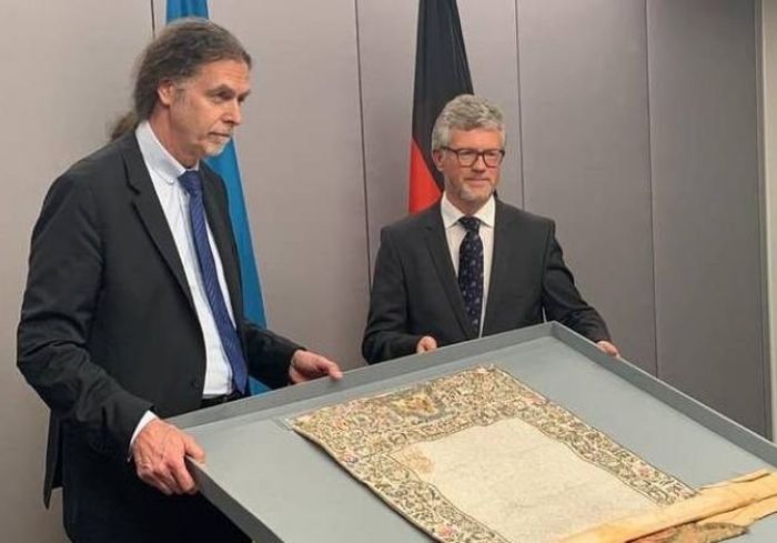 Германия вернула Украине уникальный церковный документ (ФОТО)